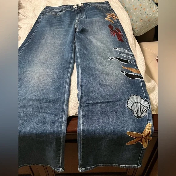 High End Boutique Embroidered Denim Jeans with Lobster and Fish Design - Picture 16 of 16